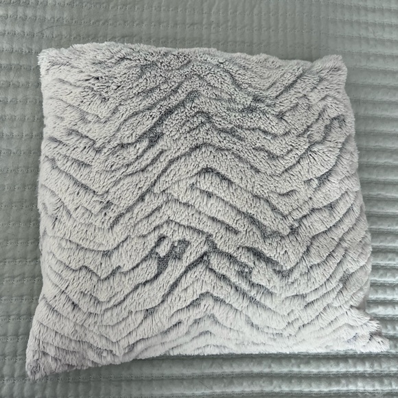 Bouclair accent pillow - Picture 1 of 1